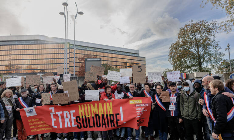 02-rassemblement-exiles-pont-mandela-credit-Alex_Bonnemaison-11152022.jpg