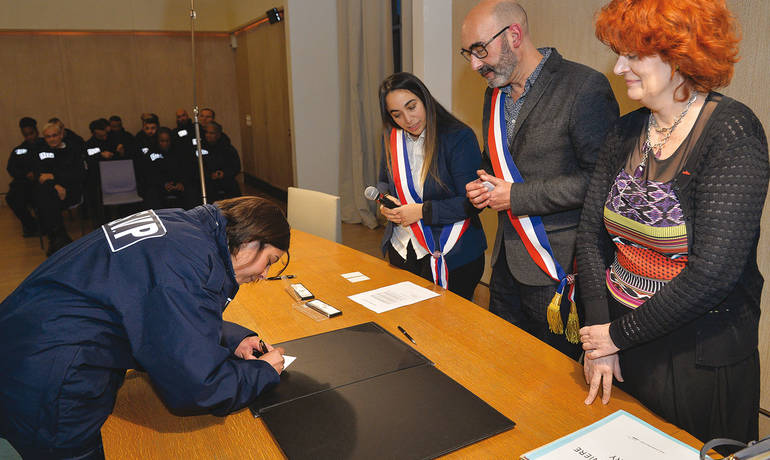 450-actu-3-1500-signature-cartes-ASVP-credit-frederic-iriarte.jpg