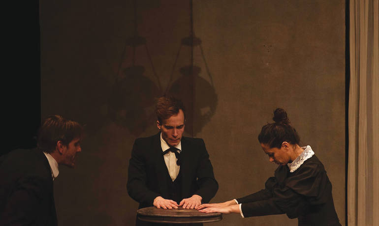 Tables-tournantes-theatre-vitez-1500-credit-Bellamy-012019.jpg