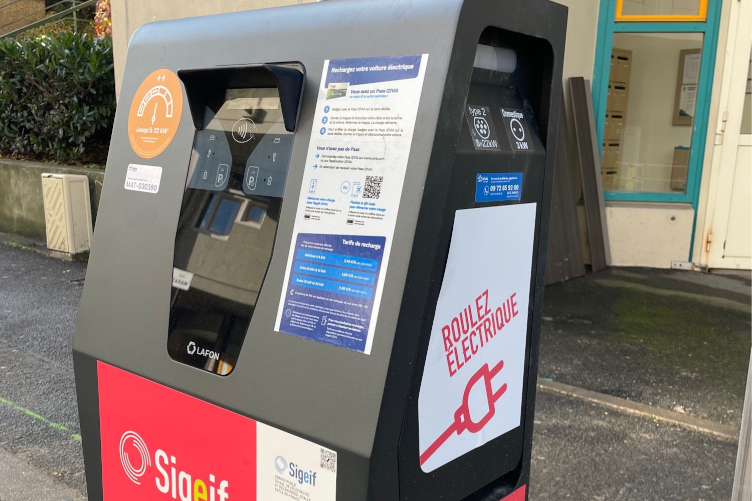 Prise de Recharge pour voiture électrique et borne: mode et type