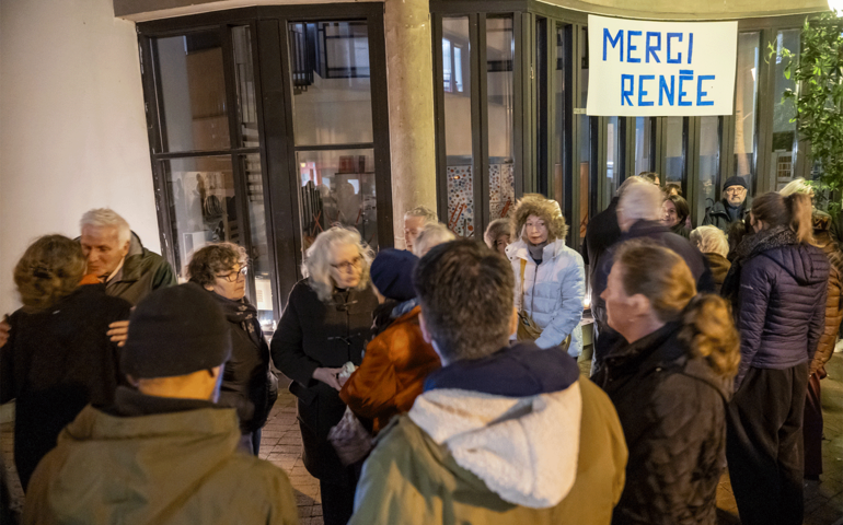  &copy; Marie-Pierre Dieterlé. Hommage des habitants à l’architecte Renée Gailhoustet le 8 janvier 2023 au pied de la cité du Liégat qu’elle a réalisée et où elle vivait.