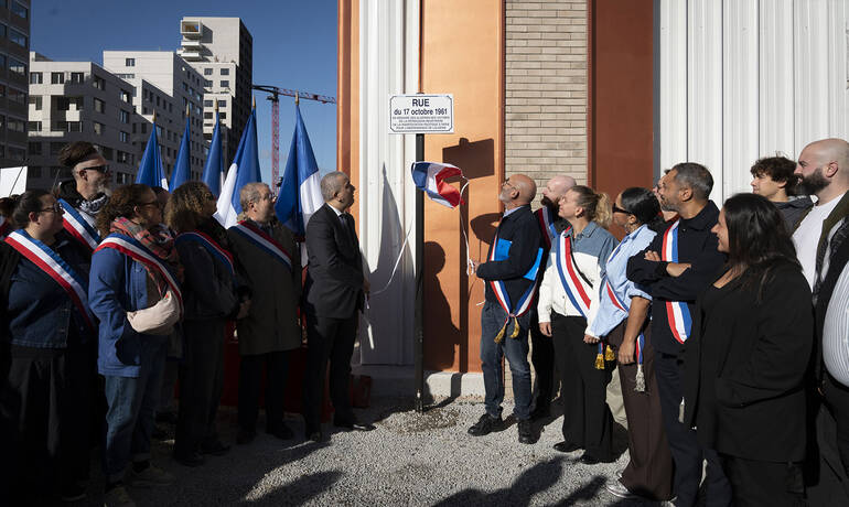 817-Breve-1-inauguration_rue_17_octobre_1961-credit_Marie_Pierre_Dieterle.jpg