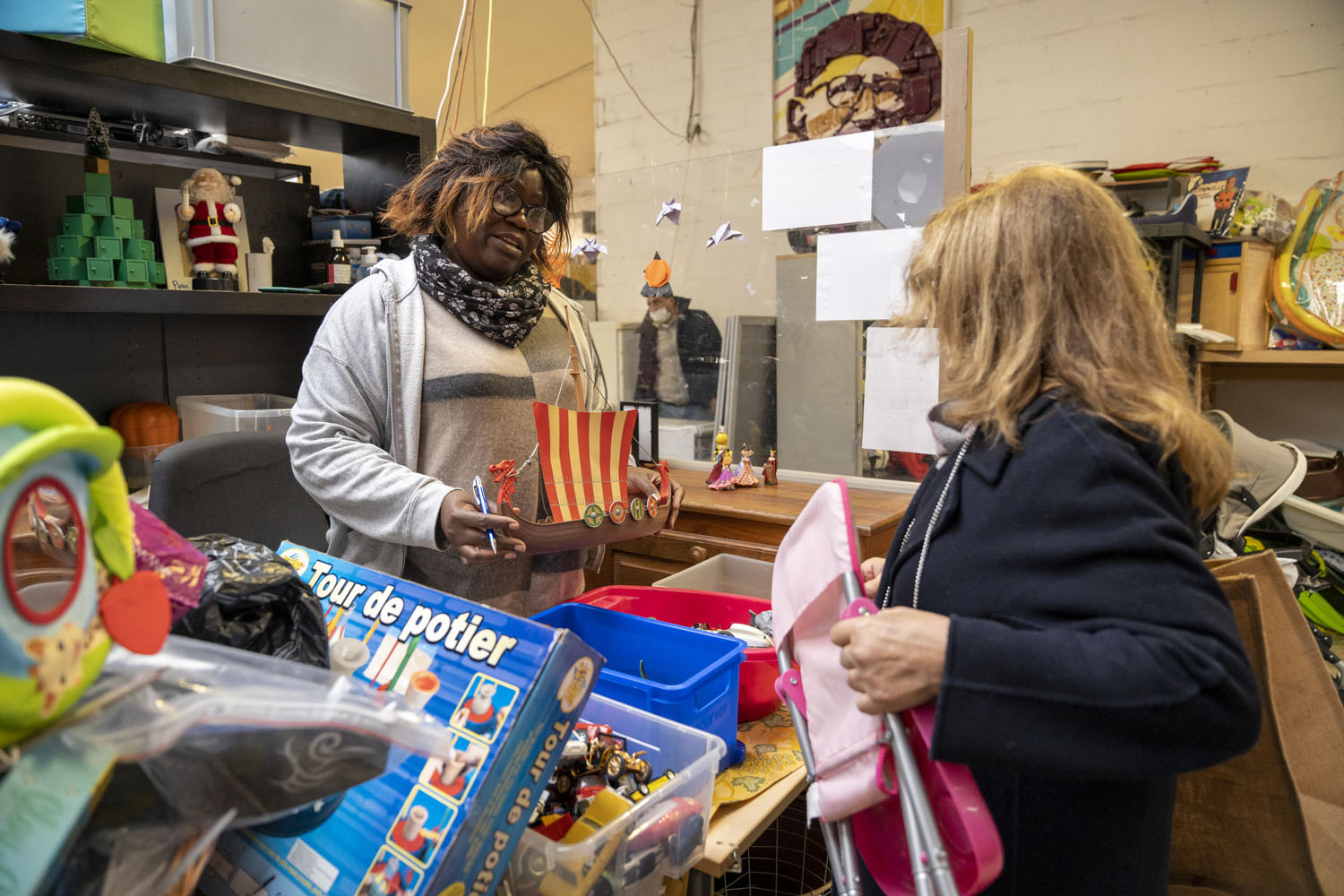 Emmaüs liberté des idéescadeaux par milliers Ville d'IvrysurSeine